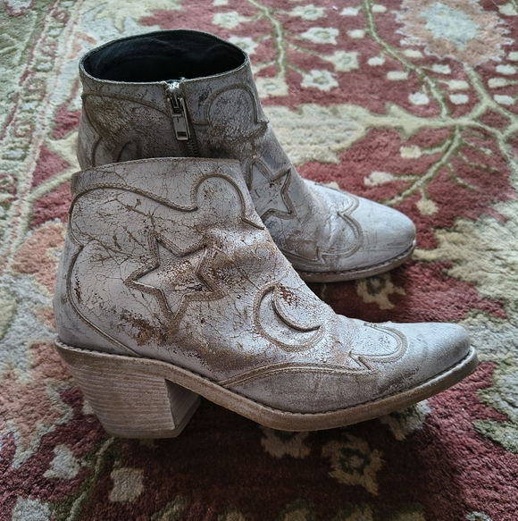 Alexander McQueen Shoes - Alexander McQueen McQ Grey Distressed Cowboy Ankle Boots 40